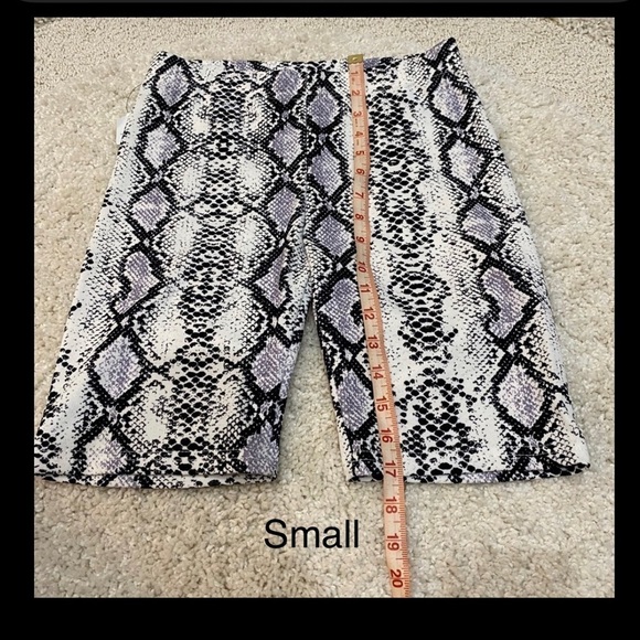 Black and white Biker shorts snakeskin animal print small and large NWT - Picture 10 of 13